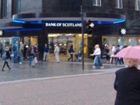 Hypermodern kantoor van de Bank of Scotland in Schotland